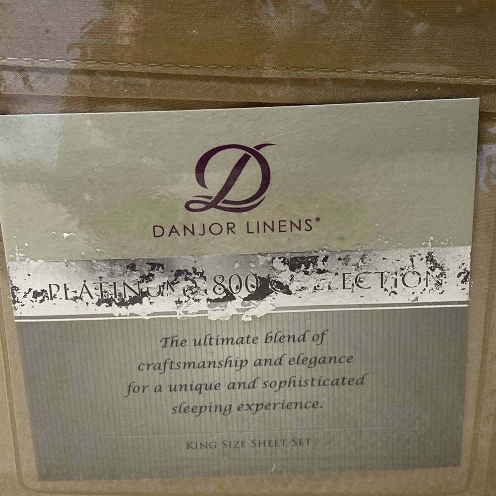 NWT DANJOR LINENS PLATINUM 1800 COLLECTION 4 Piece King Sheet Set
